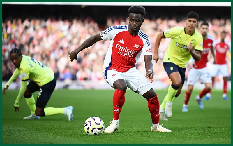 Bukayo Saka tiền đạo cánh phải tốc độ của Arsenal tại NHA